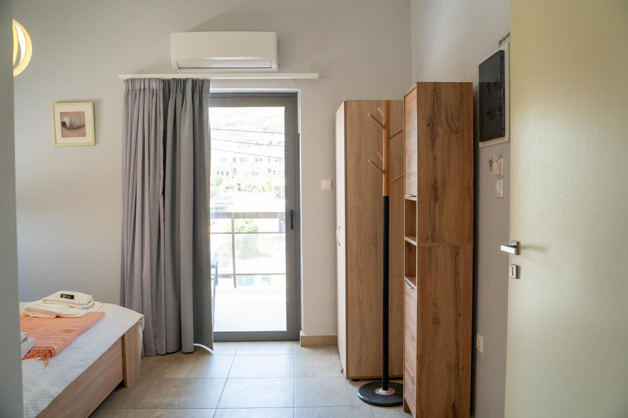 Nefeli Rooms Agia Marina Exterior foto
